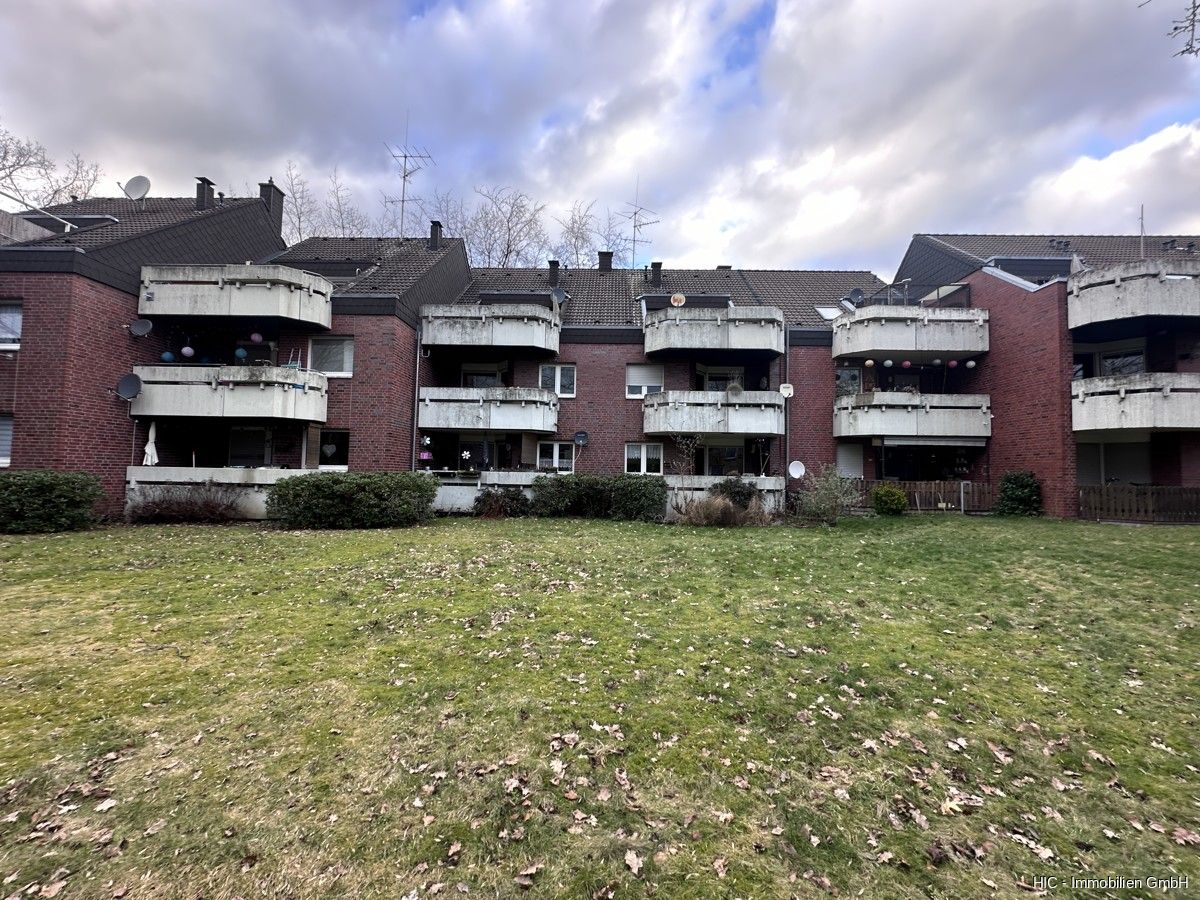 Viersen-Süchteln: 6 Familienhaus mit Balkonen Bj. 1985 und 6 Garagen zum 15,9 fachen SOLL