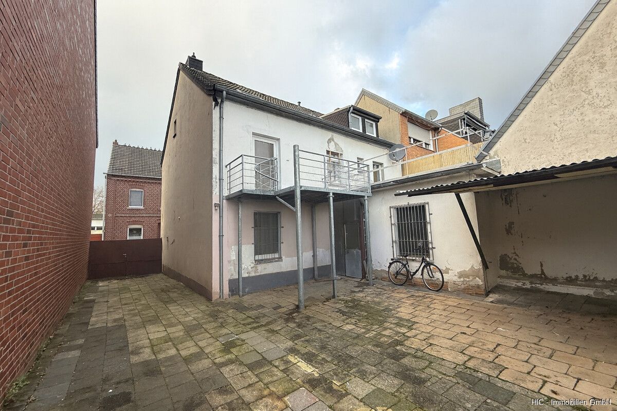 Wohn- und Geschäftshaus mit ca. 100 m² Ladenlokal & ca. 120 m² modernisierter Maisonettewohnung