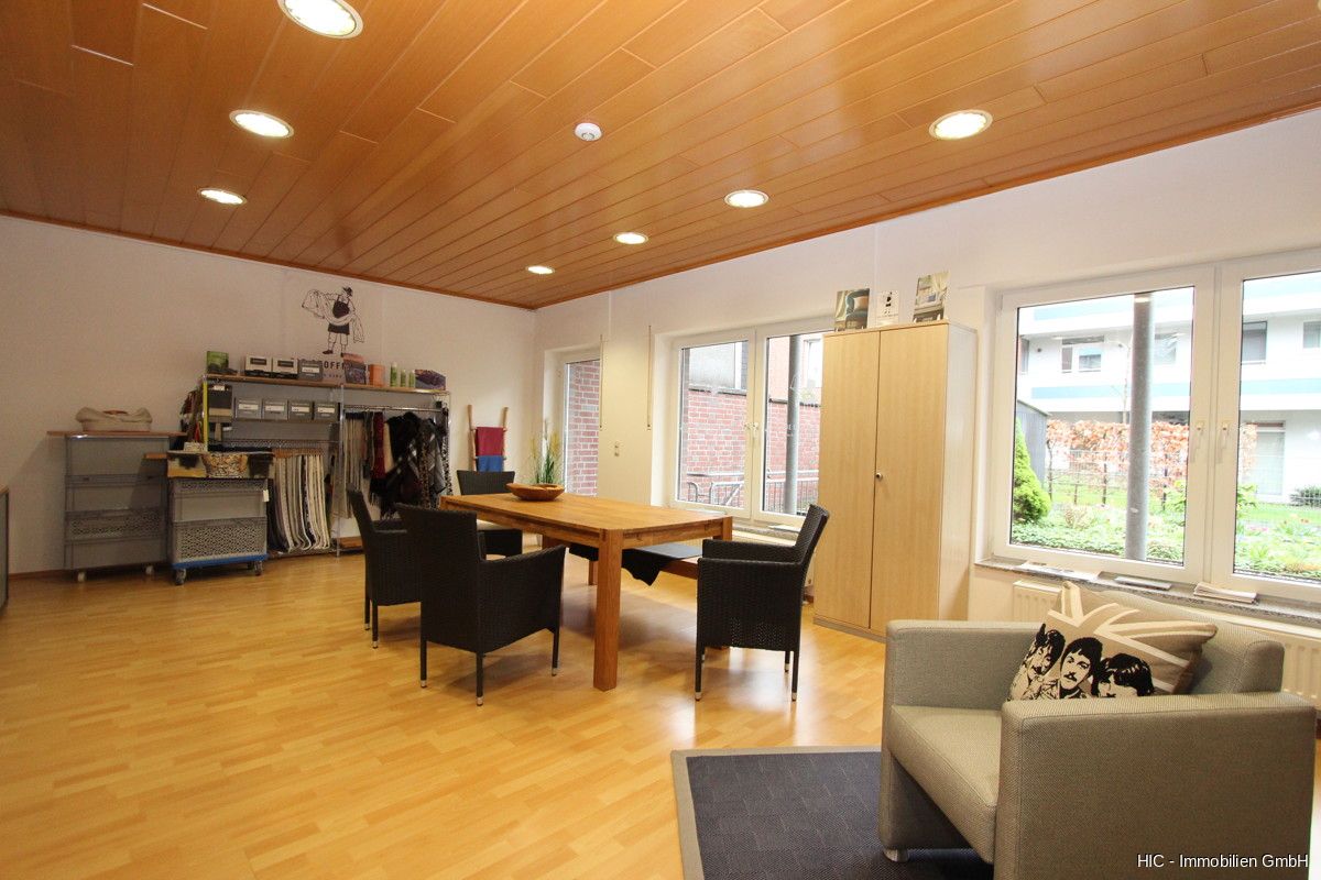 Lobberich Doerkesplatz: ca. 100 m² Büro-/ Praxisflächen mit Terrasse und Stellplatz