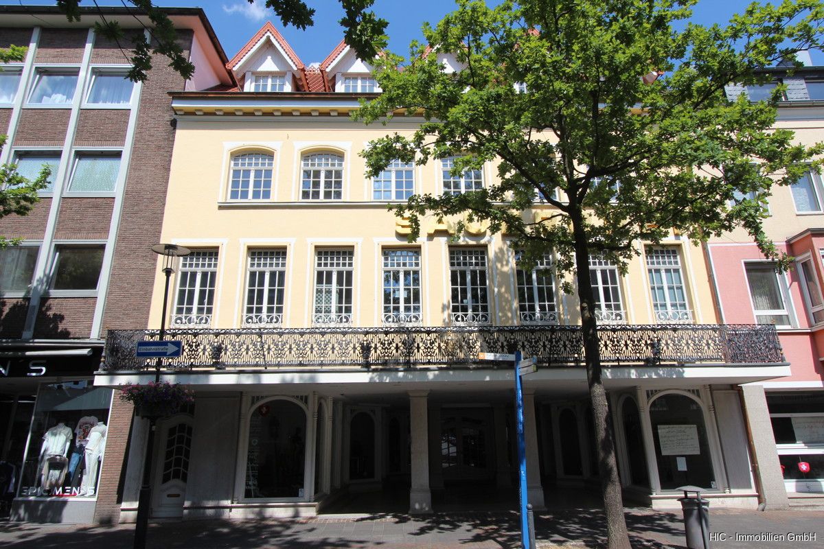 Viersen-Zentrum: Wohn- und Geschäftshaus mit ca. 1.800m² Wohn- Nutzfläche und 4 Doppel-Garagen