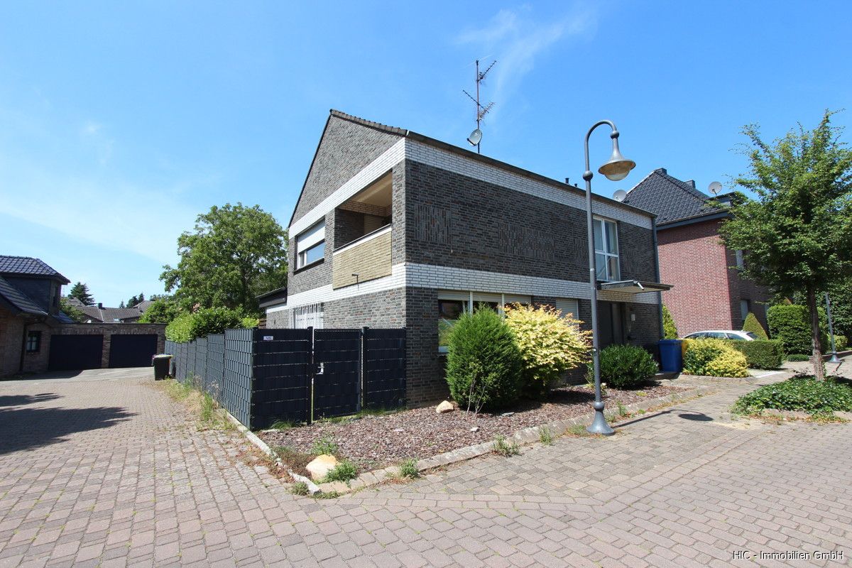 Nettetal-Lobberich: Vermietetes 2-Parteienhaus mit ca. 117 m² EG-Wohnung und ca. 63 m² OG-Wohnung