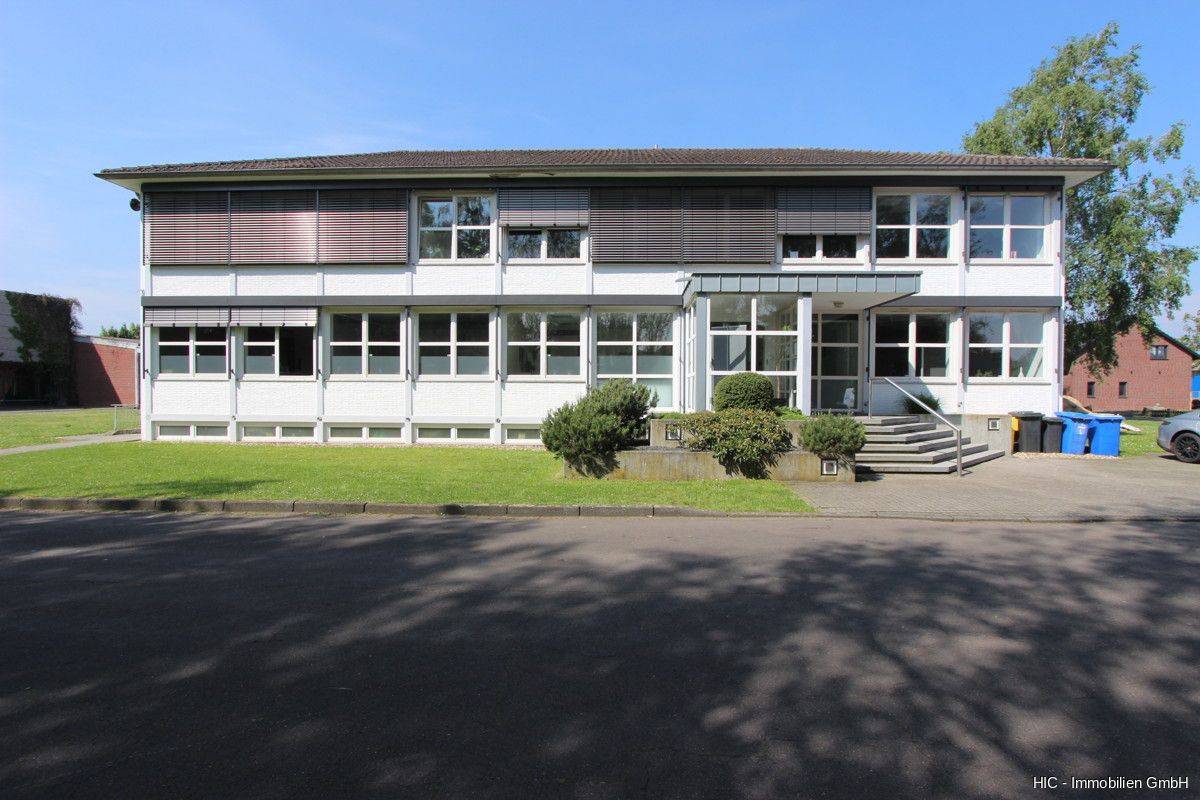 Ca. 300 m² Bürofläche mit Stellplätzen und zu buchbarem Konferenzraum in attraktiver Lage