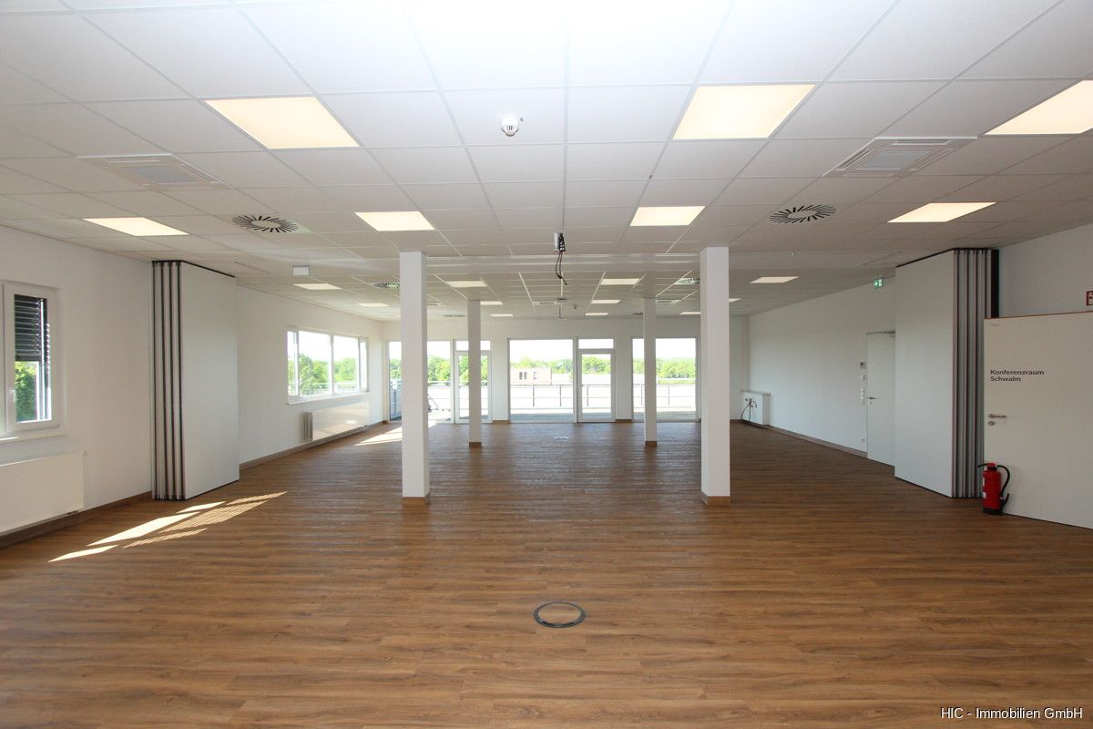 Ca. 180 m² Top-Moderne Büro-/ Praxisflächen mit ca. 125 m² Dachterrasse an der A61 Ausfahrt Viersen