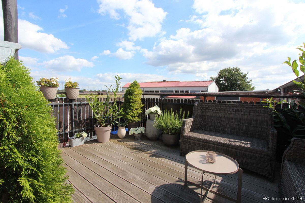 Viersen: Vermietete 3-Zimmer-DG-Wohnung mit ca. 70 m² Wohnfläche & Dachterrasse in Feldrandlage.