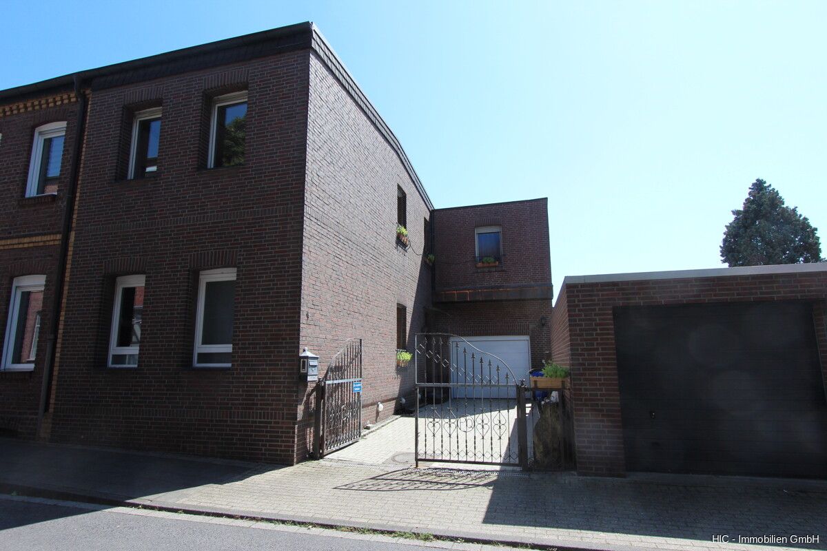 Viersen: Großzügige und umfangreich modernisierte Doppelhaushälfte mit Anbau auf ca. 220 m² Grundst.